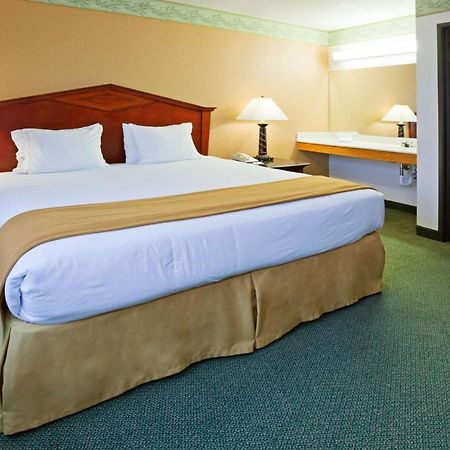 Quality Inn & Suites Eagan Room photo